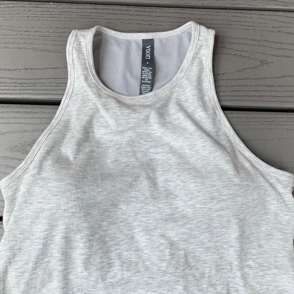 Vuori Pose Plyo Tank and Vuori Yosemite Sports Bra - Picture 4 of 14